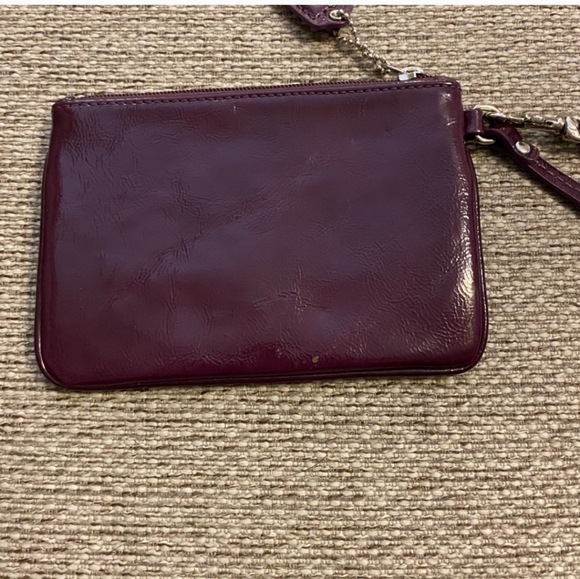 Beautiful burgundy patent leather Coach wristlet 6“ x 4“, no callouts - Picture 8 of 8